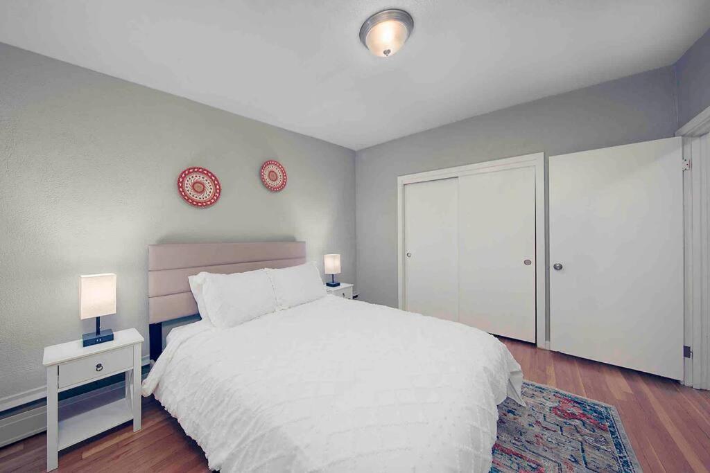 Couples And Lovers Meet Your Needs In One Location Marblehead