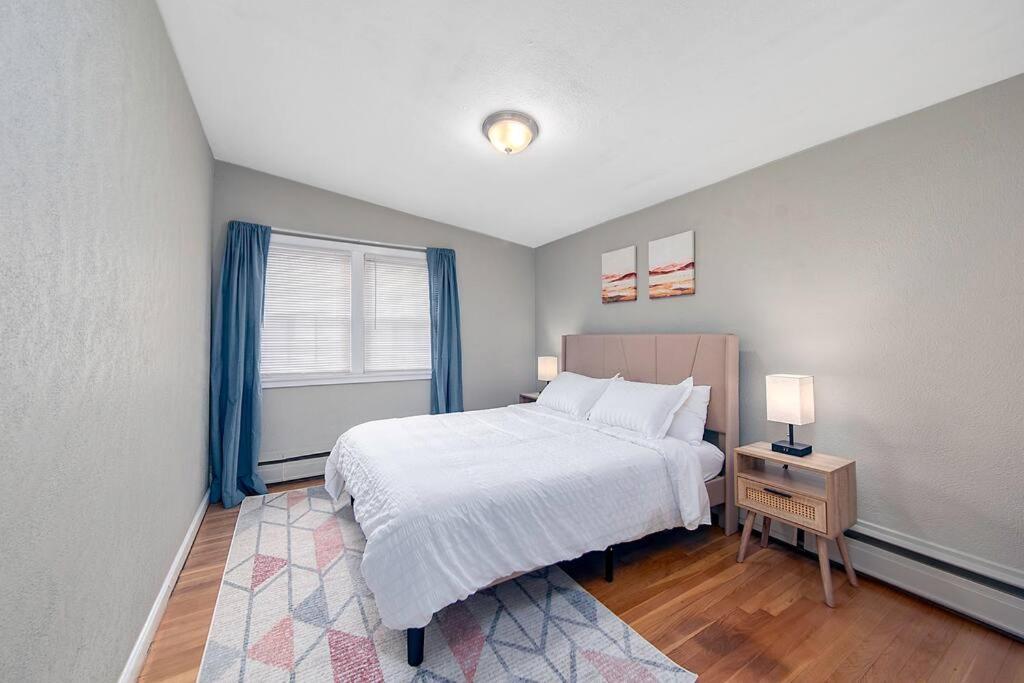 Couples And Lovers Meet Your Needs In One Location * Marblehead