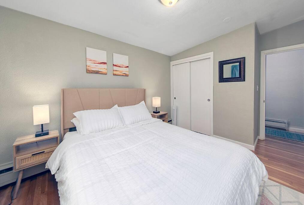 Couples And Lovers Meet Your Needs In One Location *