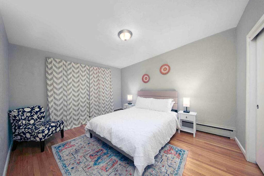 Apartment Couples And Lovers Meet Your Needs In One Location Marblehead